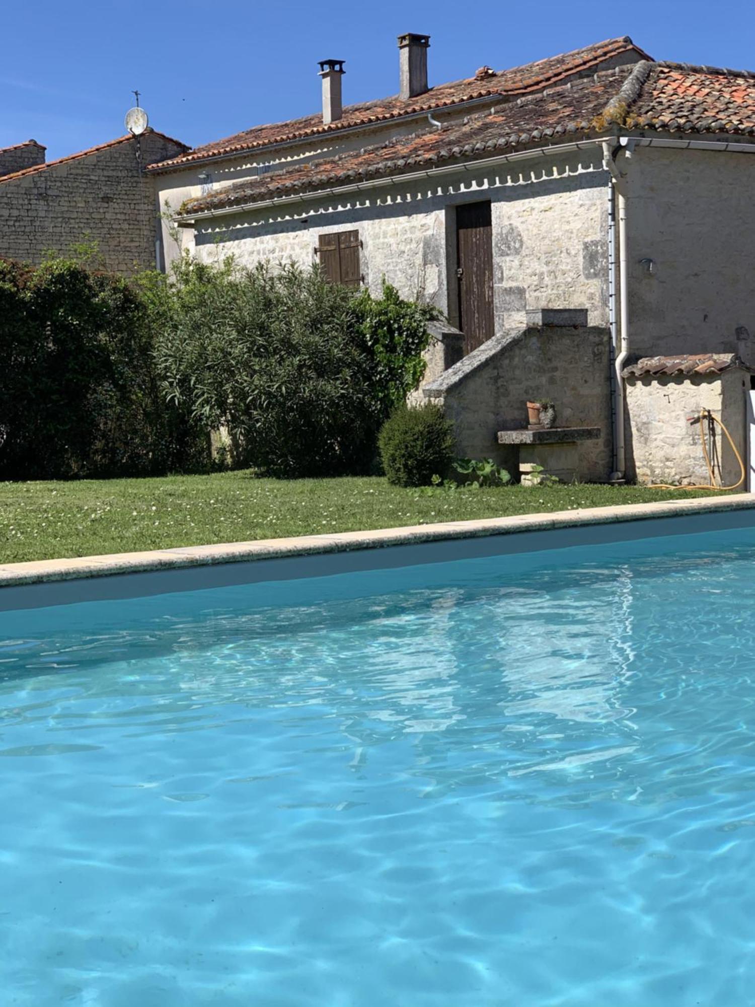 The Cool Lounge A Coulonges - Charente Panzió Kültér fotó